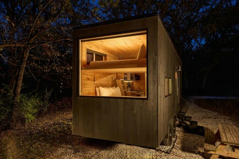 Postcard Cabins Starved Rock, Outdoor Collection by Marriott Bonvoy Hotel in Ottawa