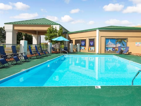 Hallmarc Inn & Suites of West Memphis Hotel in Marion