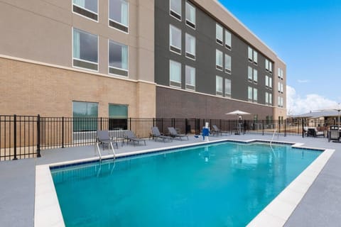 La Quinta Inn & Suites by Wyndham Athens I-65 Hotel in Wheeler Lake