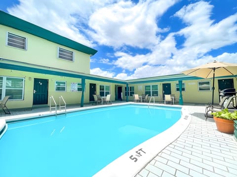 Ocean Villas Hotel in Hollywood Beach