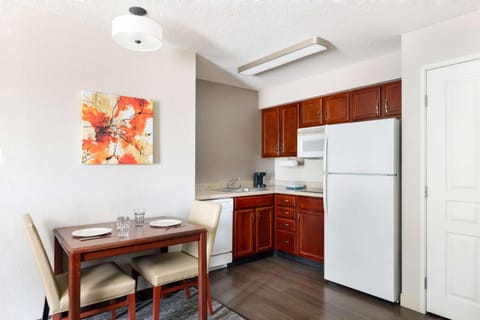 Homewood Suites by Hilton Dallas-DFW Airport N-Grapevine Hotel in Grapevine