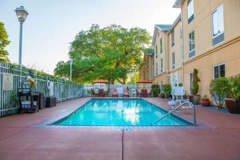 Hampton Inn & Suites New Orleans-Elmwood/Clearview Parkway Area Hotel in Elmwood
