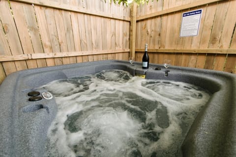 The Outpost Hotel in Grand Rivers