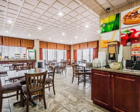 Quality Inn Paris Hotel in Tennessee