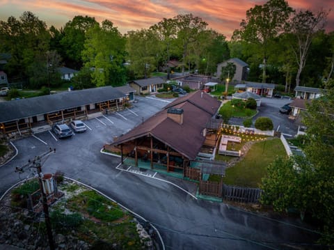 CedarWood Inn Inn in Flat Rock