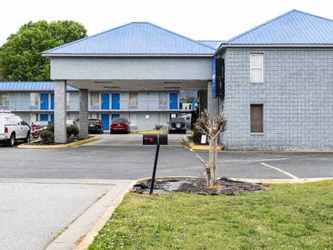 Rodeway Inn Hotel in Carrollton