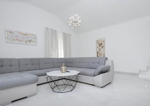 Villa Rest for the soul - Four Bedroom Villa Resort in Split-Dalmatia County