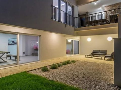 Modern  Stylish Villa with Private Pool - Four Bedroom Villa with Pool Resort in Split-Dalmatia County