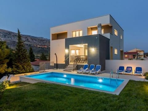 Modern  Stylish Villa with Private Pool - Four Bedroom Villa with Pool Resort in Split-Dalmatia County