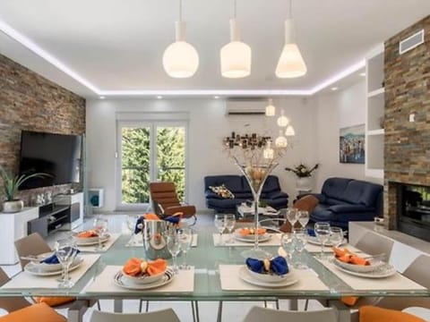 Modern  Stylish Villa with Private Pool - Four Bedroom Villa with Pool Resort in Split-Dalmatia County