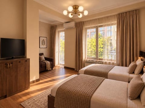 Shared lounge/TV area