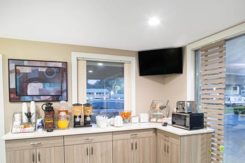 Super 8 by Wyndham Pensacola NAS Area Hotel in Bellview