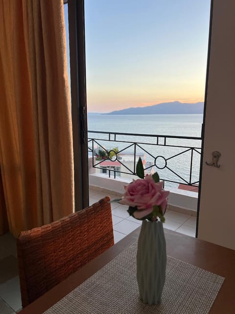 Blue Waves Hotel in Sarandë