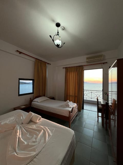 Blue Waves Hotel in Sarandë