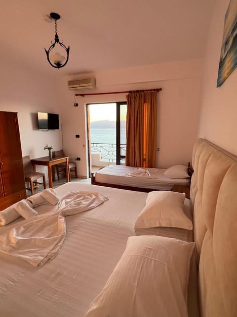 Blue Waves Hotel in Sarandë