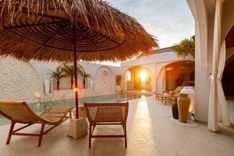 CODYARD LUXURY SUITES Hotel in Kediri