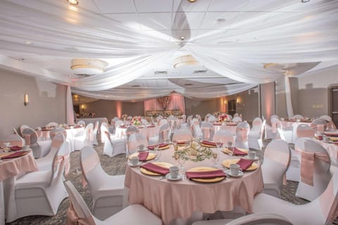 DoubleTree by Hilton Roseville Minneapolis Hotel in Roseville