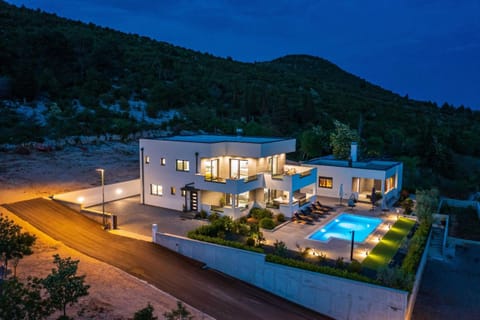 Luxury Villa with Pool and Jacuzzi Resort in Šibenik-Knin County, Croatia