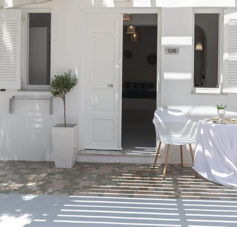 Noème Santorini  Hotel in Perissa