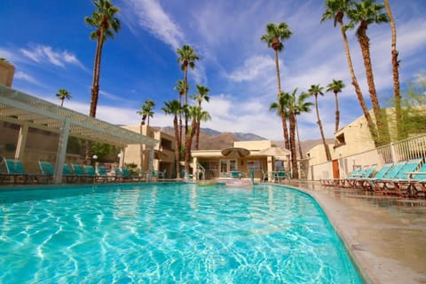 Desert Vacation Villas Hotel in Palm Springs