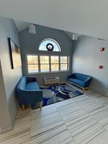 BlissPoint Inn & Suites, Northwood Hotel in Toledo