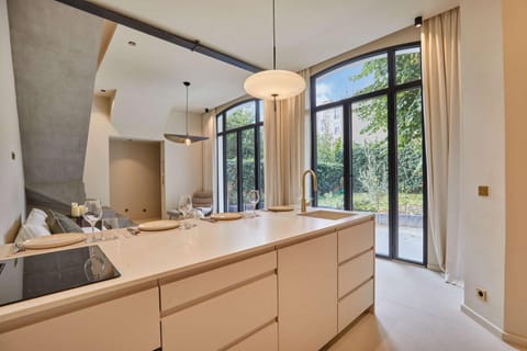 Architect house Porte Maillot la Defense Arena Hotel in Puteaux