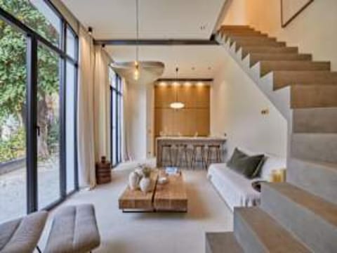 Architect house Porte Maillot la Defense Arena Hotel in Puteaux