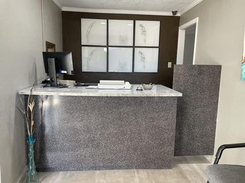 Driftwood Inn Hotel in Lake City