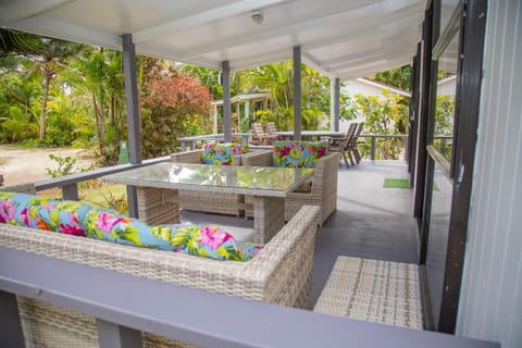 Natura Lagoon Bungalow 2 Hotel in Takitumu District