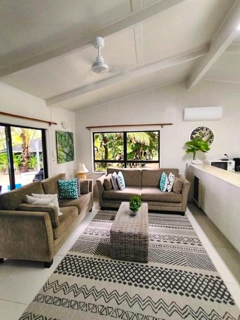 Natura Lagoon Bungalow 1 Hotel in Takitumu District