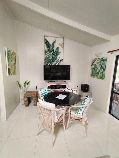 Natura Lagoon Bungalow 1 Hotel in Takitumu District