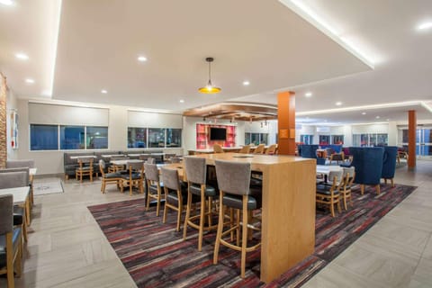 La Quinta Inn & Suites by Wyndham Madera Hotel in Madera