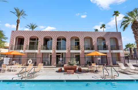Palm Desert Suites Hotel in Indian Wells