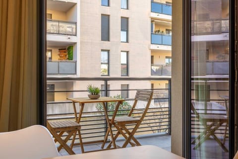 Spacious studio a/c 2P - Place des Lices Hotel in Saint-Tropez