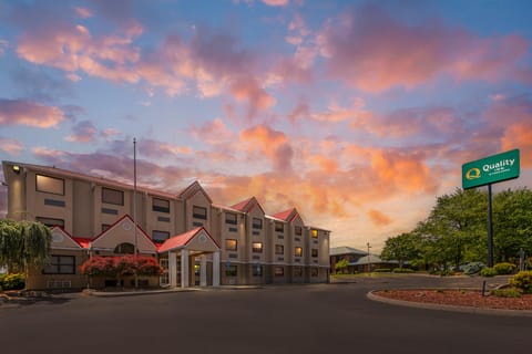 Quality Inn Knoxville West Cedar Bluff i40/i75 Bed and Breakfast in Cedar Bluff