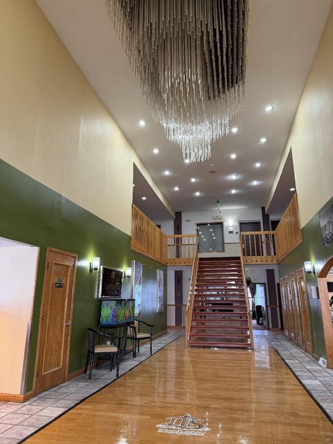 Lafayette Inn & Suites Hotel in Pike Township