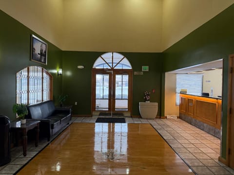 Lafayette Inn & Suites Hotel in Pike Township