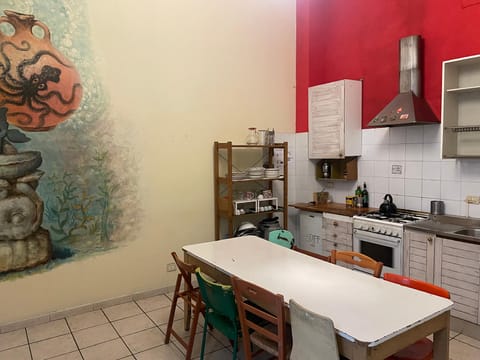 6 Small Rooms Hostel in Naples
