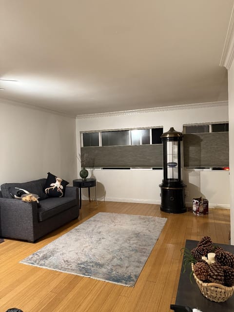 Barrington Condo Apartment hotel in Westwood