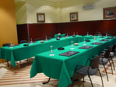 Meeting room(s)