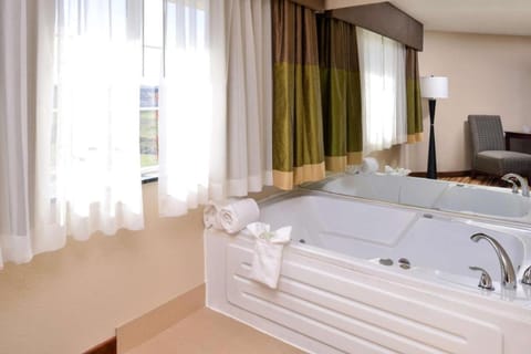 Old Mill Inn Hotel in Omaha