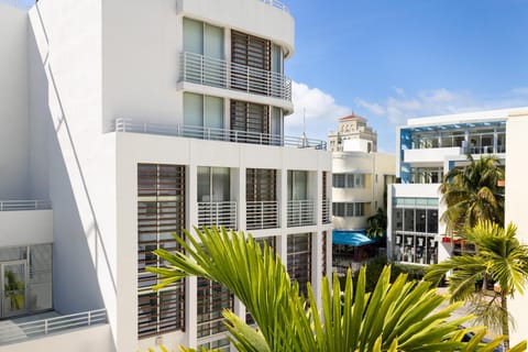 Collins Court South Beach Hotel in Flamingo Lummus