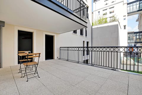 Elegant apartment - 1 bedroom/2 bedrooms - close t Hotel in Puteaux
