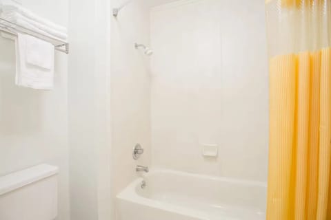 A Red dot Inn Hotel in Milledgeville