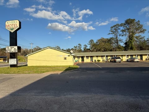 OYO Riveria Motel Hotel in Alabama
