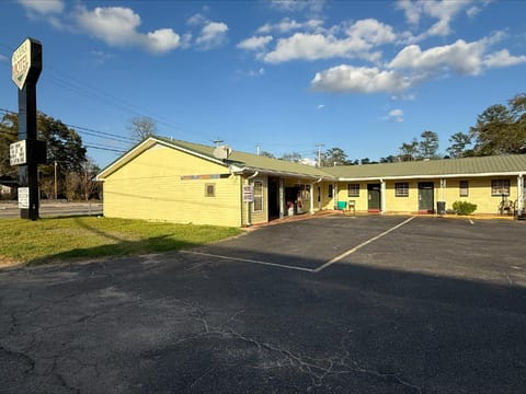 OYO Riveria Motel Hotel in Alabama