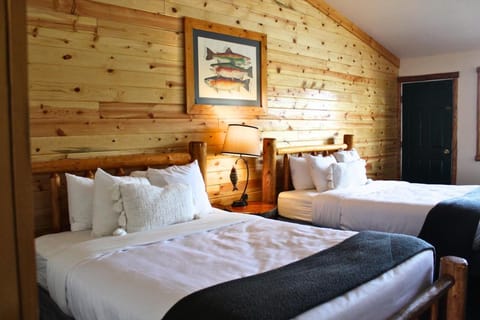 Angler's Lodge Lodge in Island Park