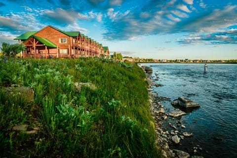 Angler's Lodge Lodge in Island Park
