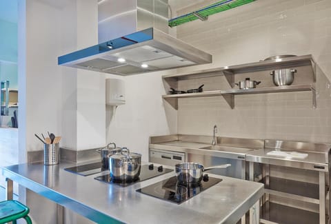 HOLA HOSTAL COLLBLANC Hostel in L'Hospitalet de Llobregat