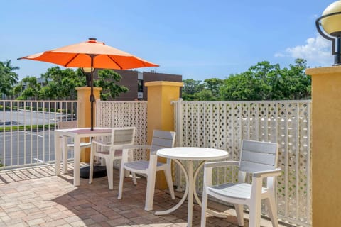 Comfort Inn & Suites Northeast - Gateway Hotel in St Petersburg